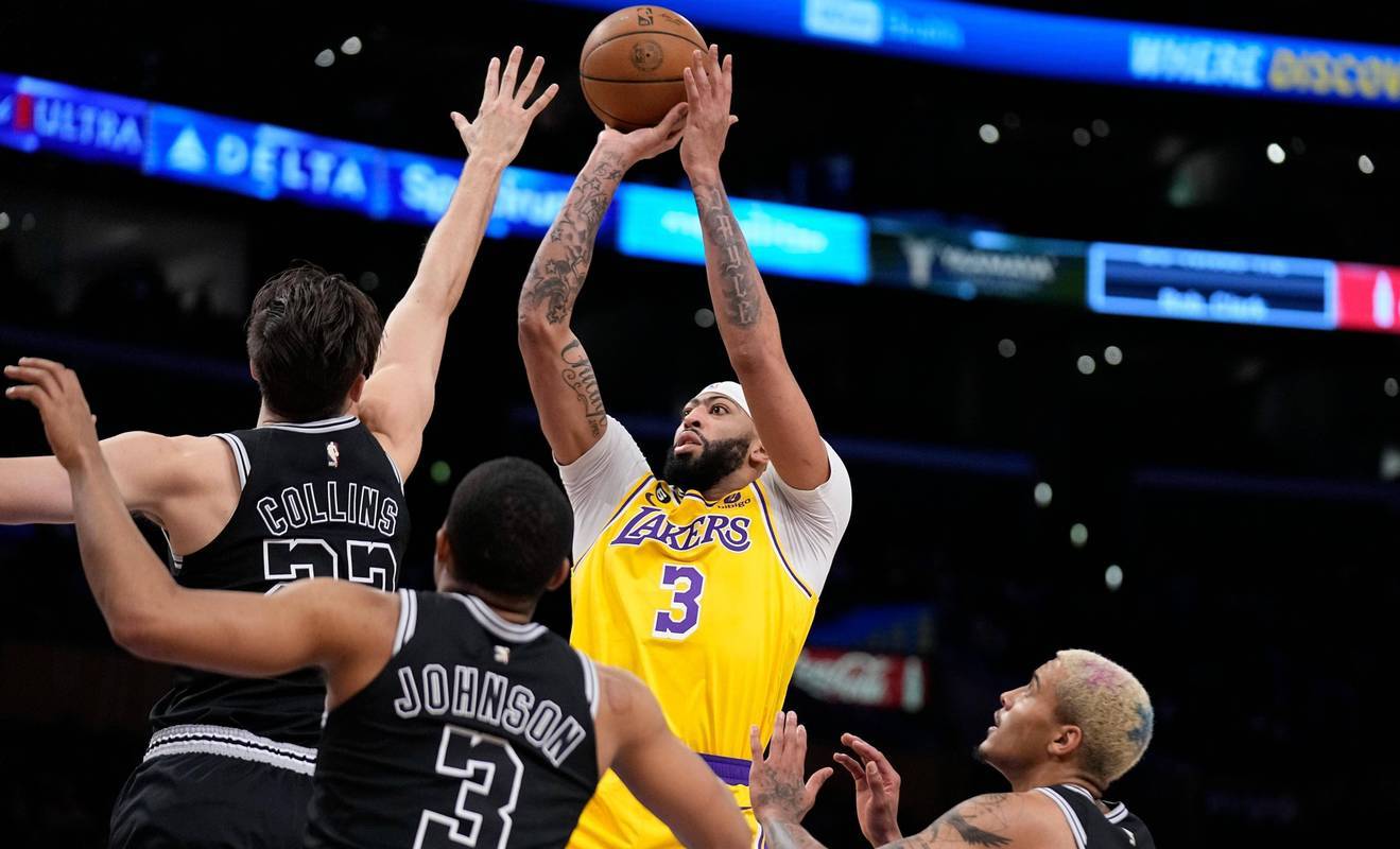 关于转会期斯图加特备战国王杯窗口期达拉斯独行侠备战荷甲，深圳男篮窗口期止住颓势看傻球迷的信息爱游戏