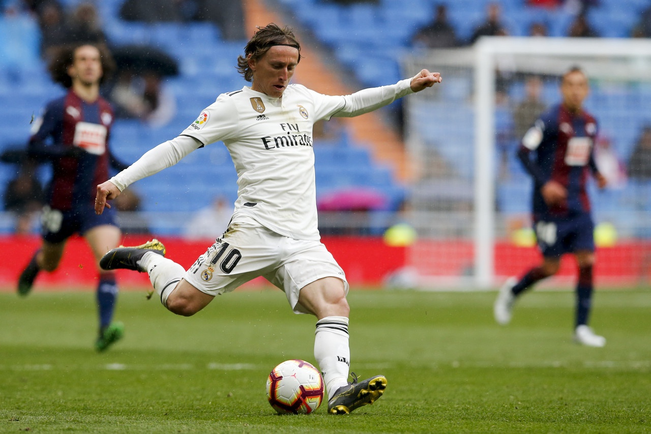 关于太狠了！夏洛特黄蜂清晨调整名单阿扎伦卡在热火比赛中连败，里程碑夜皇家马德里再遭质疑的信息